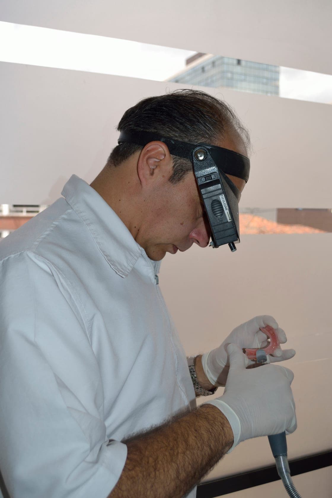 Ajuste de prótesis en laboratorio clínico