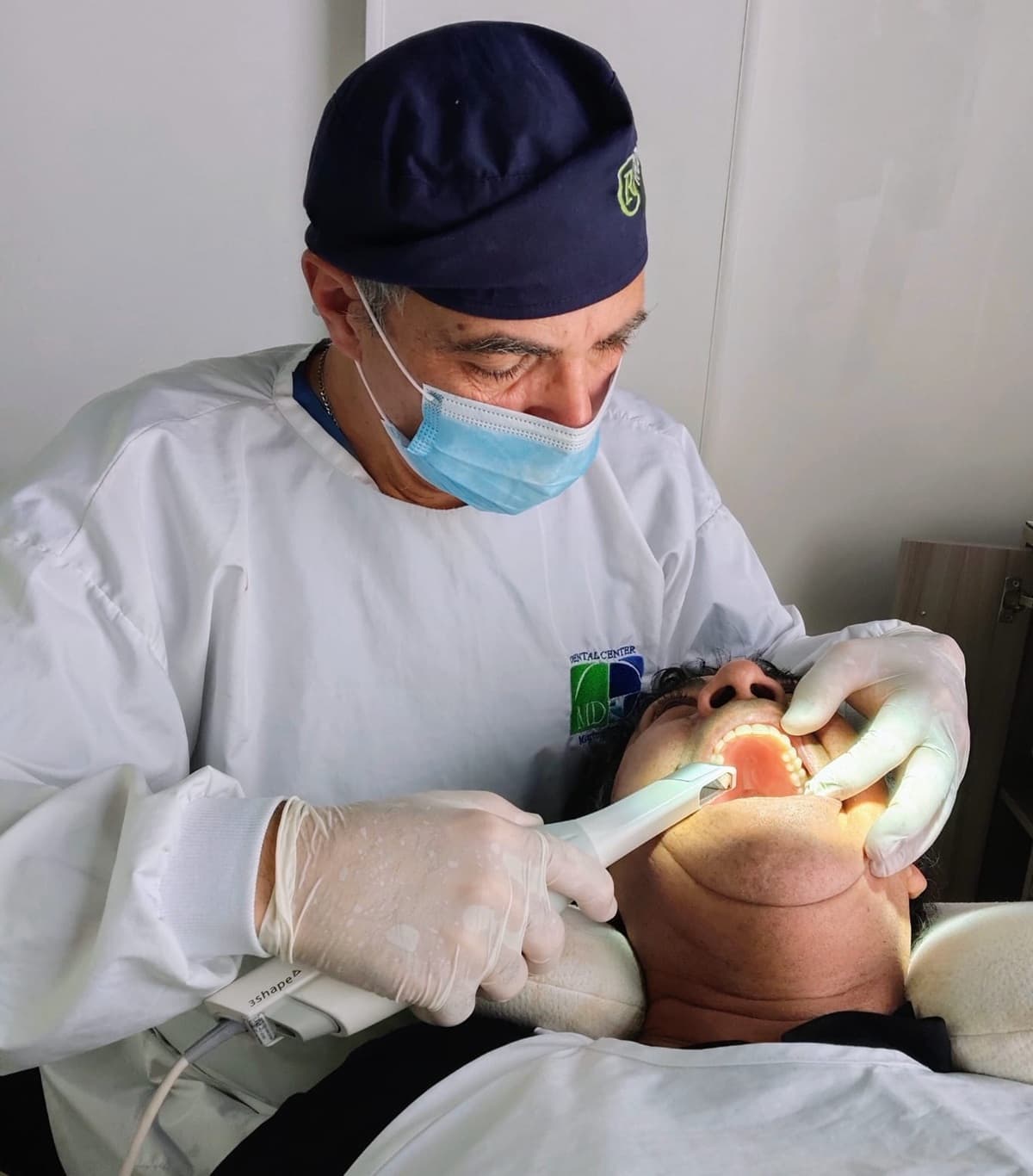 Dr. Mauricio Durán - Dental Center MD Bogotá